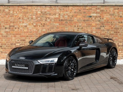 The Iconic Design of the Black Audi R8